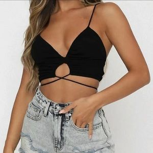 Black Cropped Peephole Cropped Tank Top
